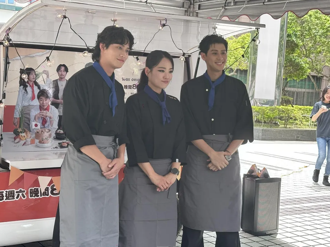 韓國主廚鄭智善與李玉璽、范少勳一同現身實境節目《開火開伙》餐車快閃活動。(圖/記者 伍映澄 攝)