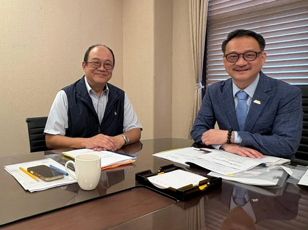 彰化縣副縣長周傑2日拜訪行政院副秘書長阮昭雄。（圖／翻攝王惠美臉書）