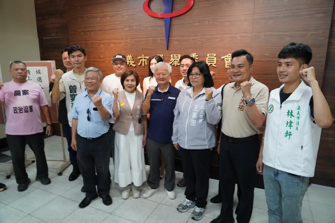 王美惠到嘉義市選委會完成市長參選登記。（圖／王美惠服務處提供）