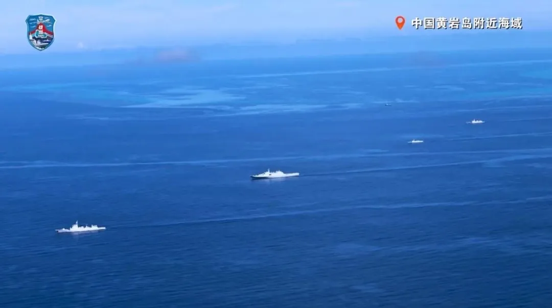 解放軍在黃岩島海空域展開戰備警巡。（圖／翻攝微博「南部戰區」）