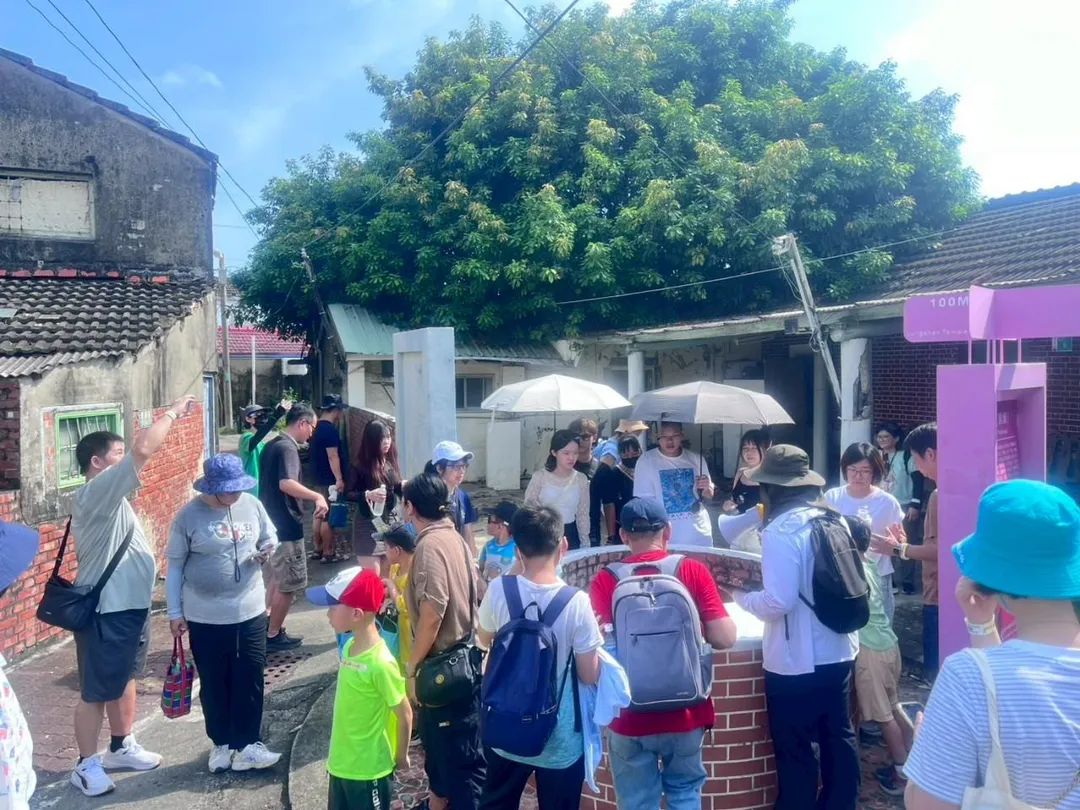 民眾將跟著導覽人員走入四鯤鯓聚落，深度認識在地人文歷史。（圖／台南觀光旅遊局提供）
