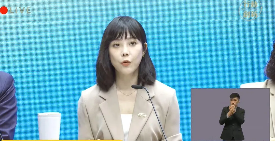 行政院發言人李慧芝轉述行政院長卓榮泰指示，未來國小將不再設體育班。（圖／行政院YT頻道）
