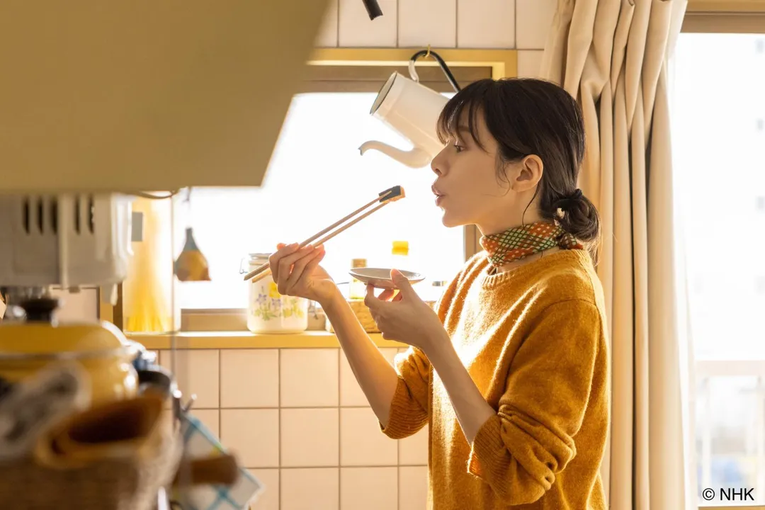 《幸福就是吃飯睡覺等待～早春的養生篇～》櫻井由紀飾演麥卷聰子，透過日常飲食慢慢找回身心平衡。（圖／Hami Video 提供）