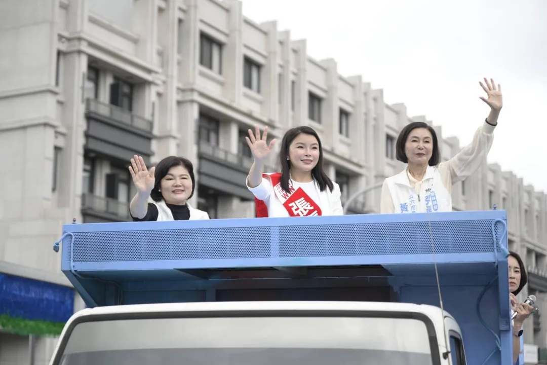 張嘉郡的姑姑、現任縣長張麗善也陪同力挺。（圖／張嘉郡競選辦公室提供）