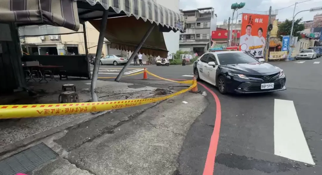 南投草屯60歲林姓男子疑因癲癇發作,駕駛的休旅車失控暴衝,波及正在準備出攤的一對母女。(圖/警方提供)