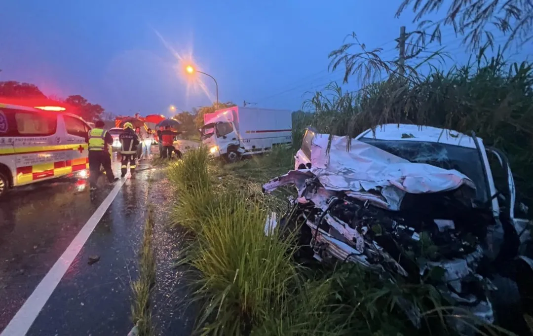 花蓮光復鄉傍晚發生一起對撞車禍。（圖／翻攝畫面）