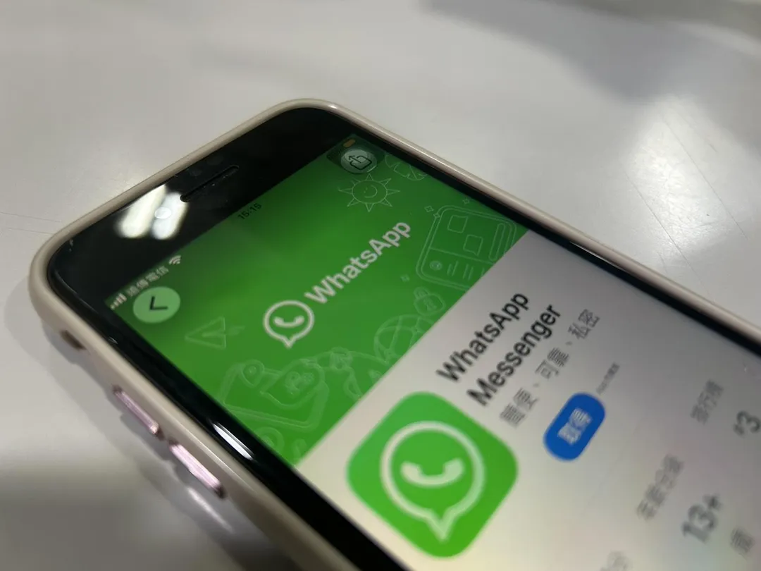 &nbsp;Android 版 WhatsApp 近日被揭露的鎖定畫面隱私漏洞。（圖／中天新聞）