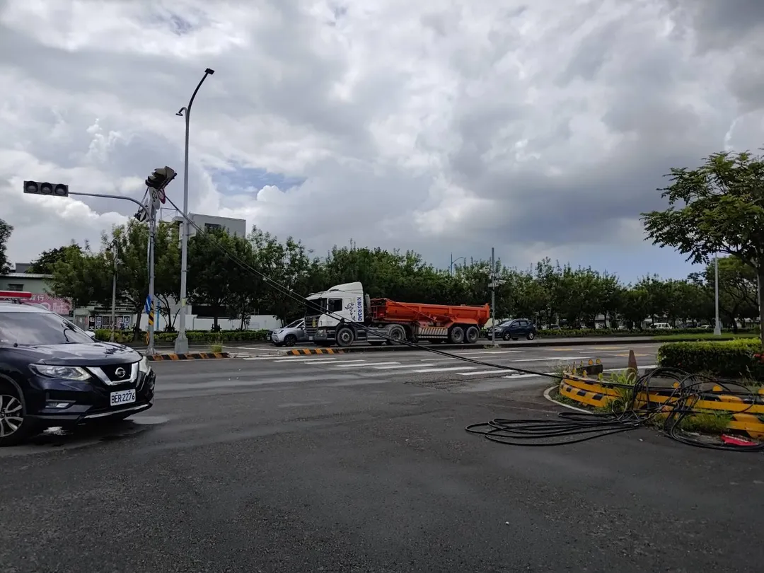台中市南屯區永春東三路與環中路口發生事故。（圖／警方提供）