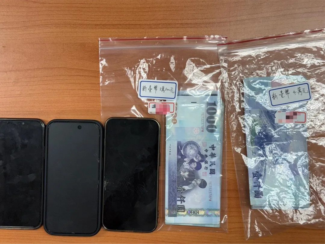 警方埋伏查緝3名少女，現場扣得3支手機及新臺幣75000元。（圖／警方提供）