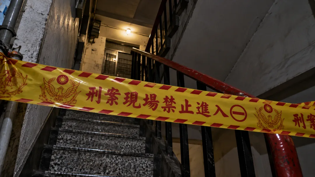 針對網友控訴偷班費引發少女墜樓,台中某私立高中澄清並無此事。(示意圖/AI生成)