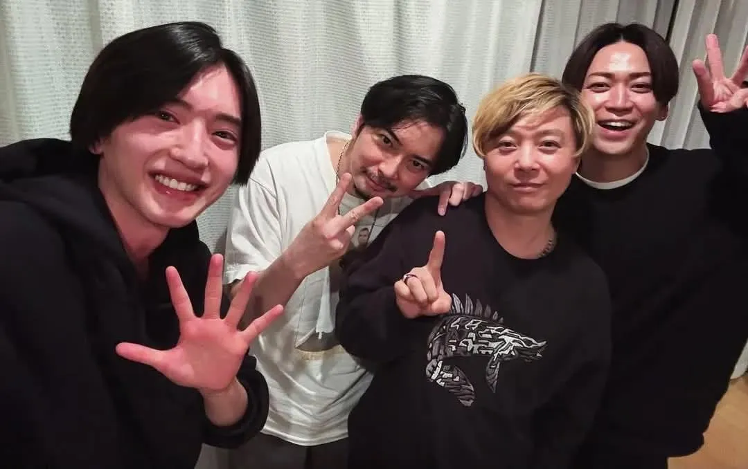 歷代「金田一」道枝駿佑（左起）、松本潤、堂本剛與龜梨和也去年合體，獨獨少了「四代」山田涼介。（圖/翻攝自龜梨和也IG）