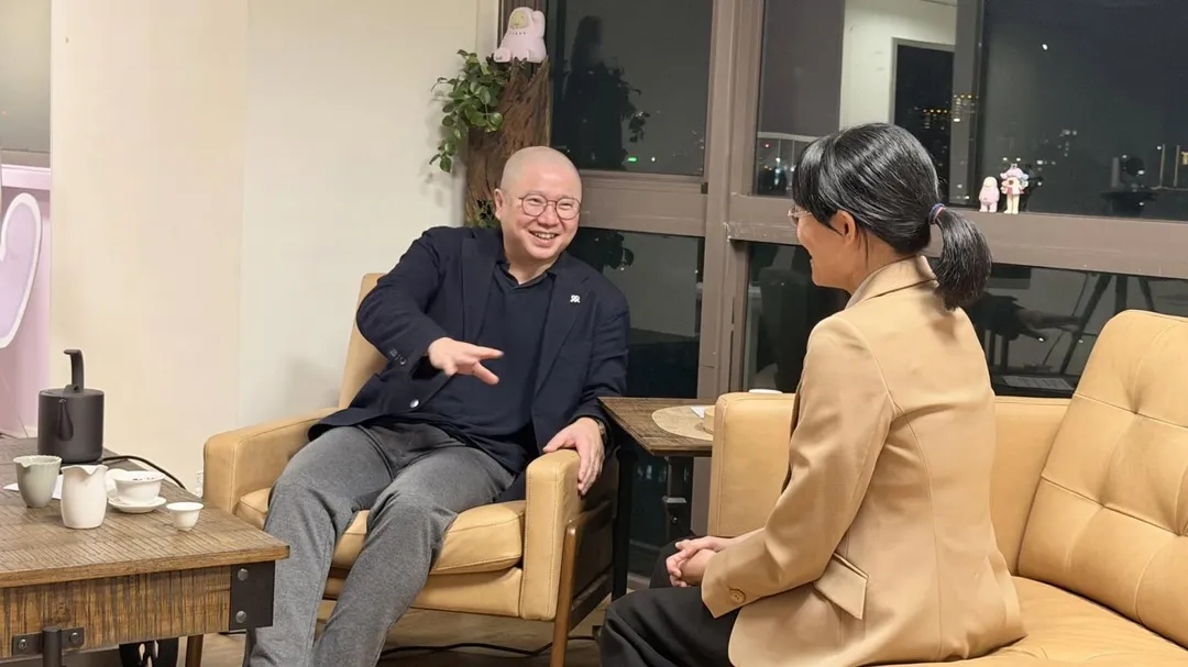 蕭文乾在臺灣雙母語學會的介紹中，提及自己曾擔任前總統陳水扁的隨行口譯。（圖／-蕭博士SoR美語臉書）