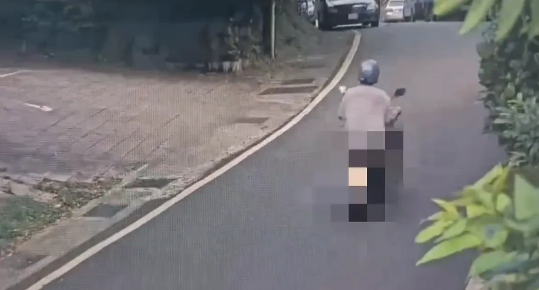 山區監視器影像拍下吳嫌騎車畫面。（圖／警方提供）