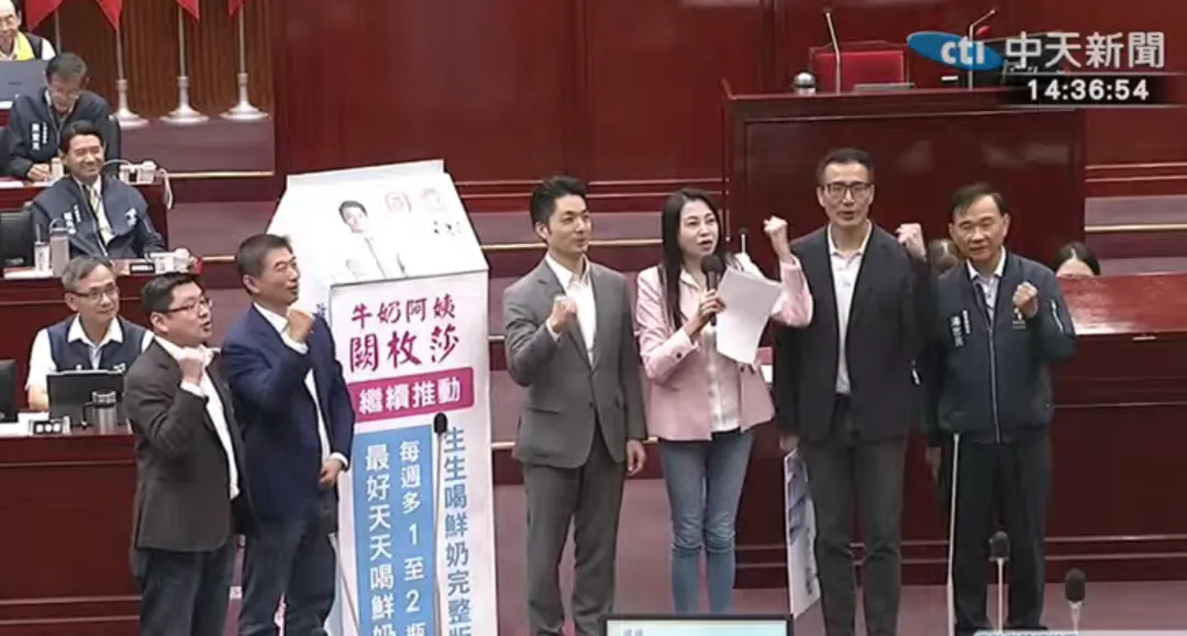 蔣萬安7日在議會承諾規劃「生生喝鮮奶」加碼。（圖／中天新聞）