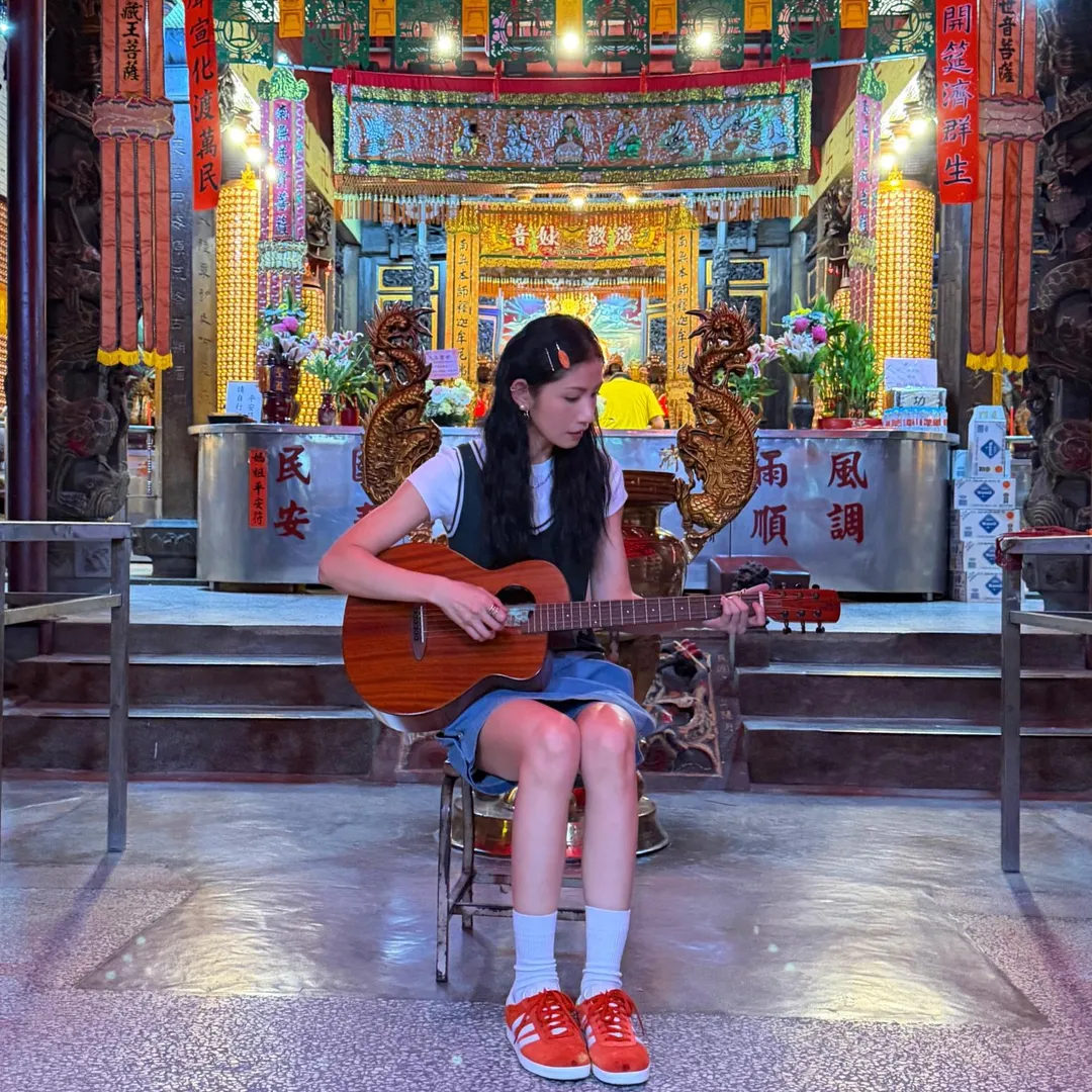 李千娜經典情歌〈不曾回來過〉MV近日在YouTube突破1億次點閱。（圖／環球音樂 提供）