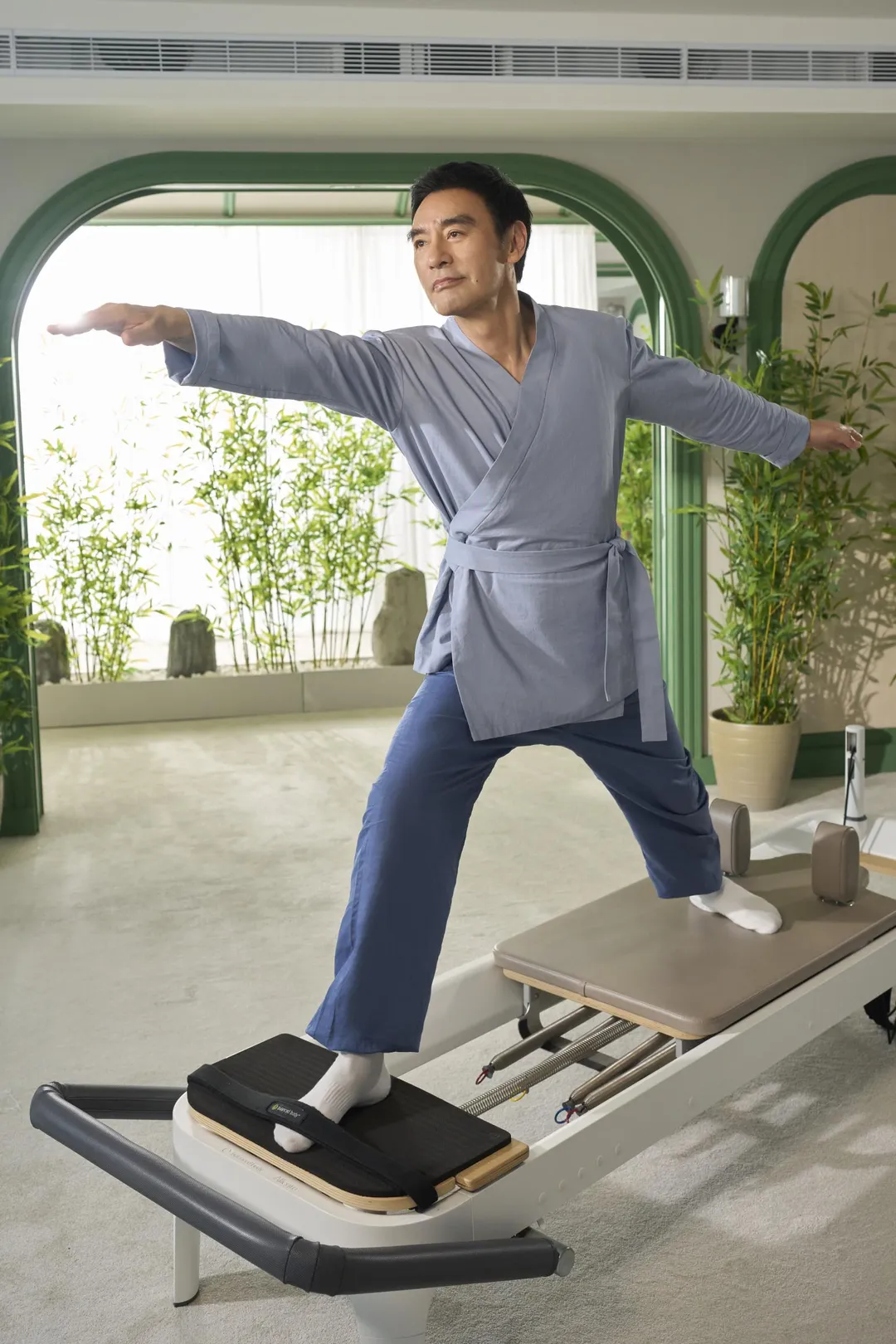 鍾鎮濤分享,運動也是他維持體能的重要關鍵。(圖/虎鐵健身 X 器械皮拉提斯 提供)