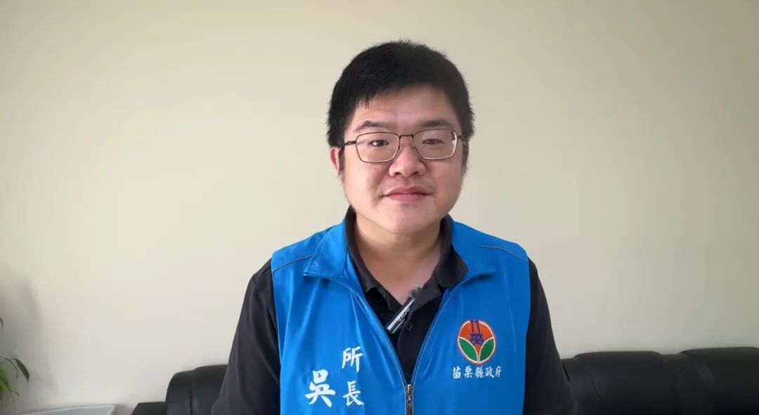 苗栗縣動物保護防疫所長吳炯毅表示,昨晚接獲民眾通報後,已於第一時間掌握相關證據,動防所已發文至公路局監理單位協助查明車主身份,後續將通知相關男子到案說明。(圖/翻攝畫面)