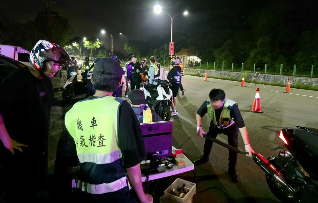 路檢結合「靖音專案」聯合稽查改裝噪音車。(圖/翻攝畫面)