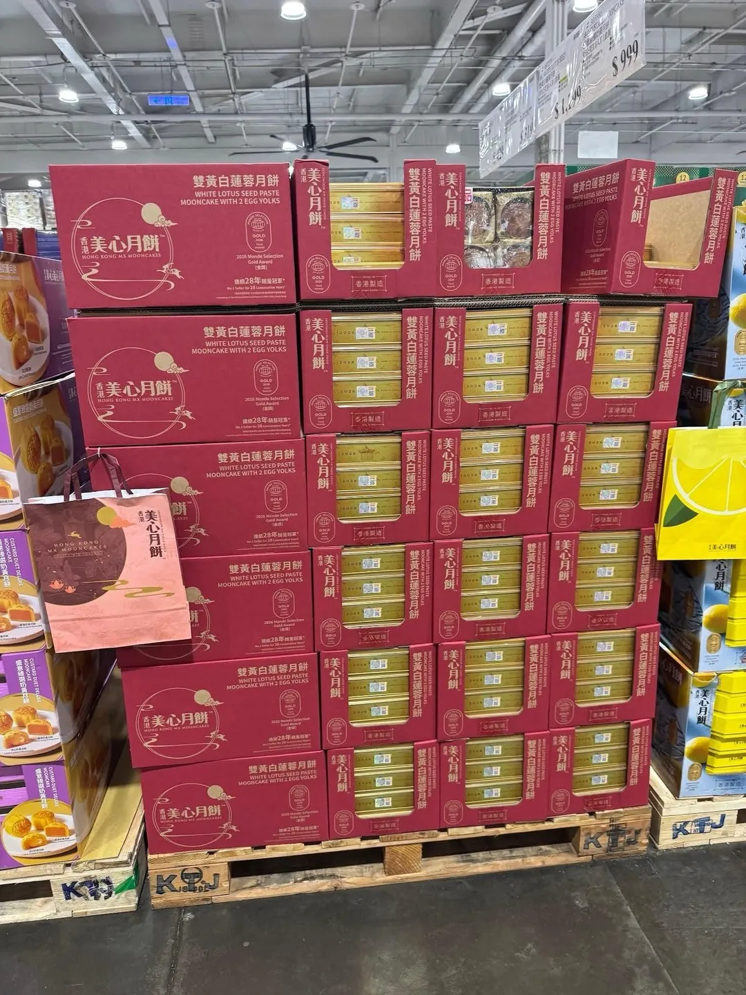 中秋節將至,好市多肉品、海鮮、月餅禮盒及烤肉用品成為會員採買熱門選項,不少網友直呼:「一站購足真的很方便」。(圖/翻攝自Threads)