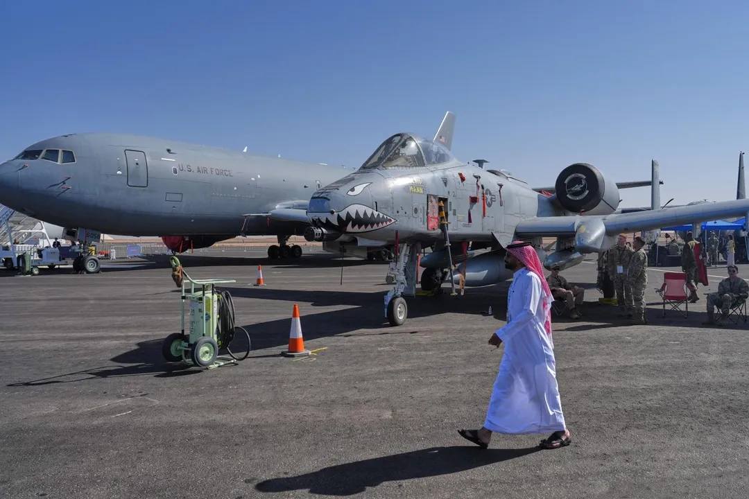 沙烏地阿拉伯利雅德今年2月世界防務展，現場展出美國空軍A-10攻擊機。（圖／美聯社）