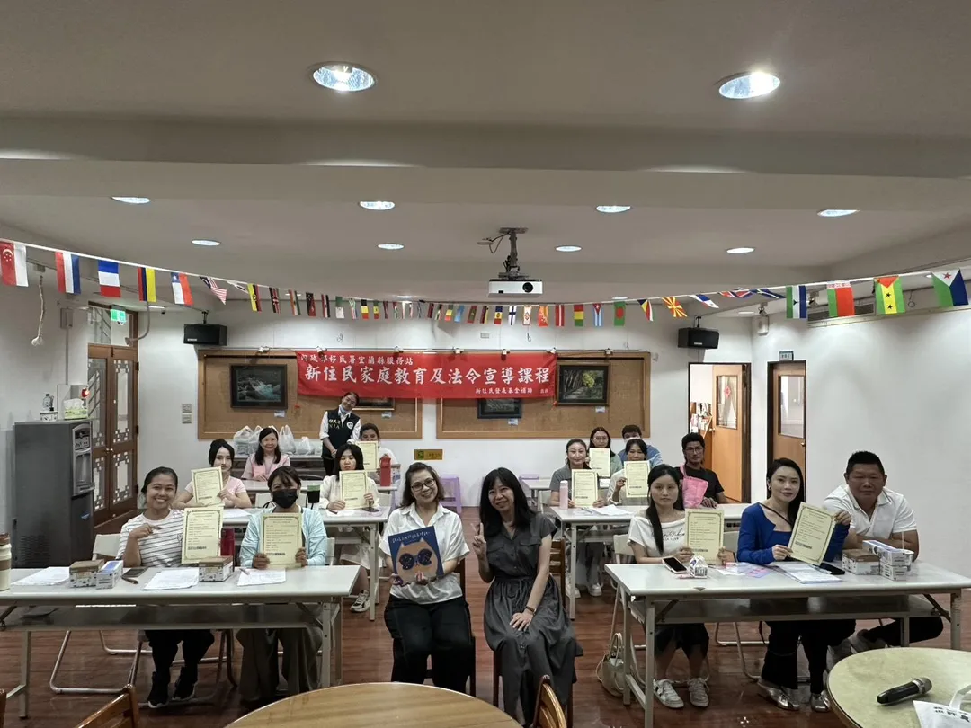 宜蘭縣服務站家庭教育及法令宣導課程全體學員大合照