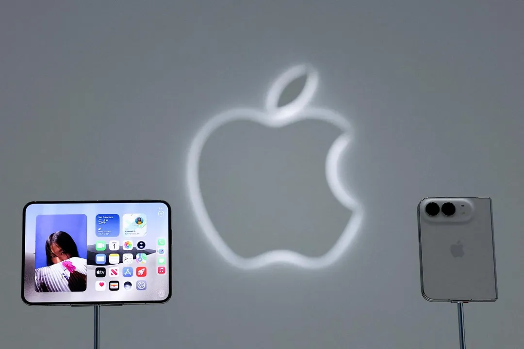 蘋果首款折疊機「iPhone Duo」9日在美國加州亮相。（圖／路透社）