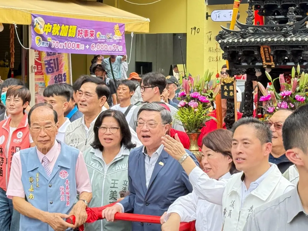 嘉義市長黃敏惠和民進黨嘉義市長參選人王美惠均陪同。（圖／王美惠臉書）