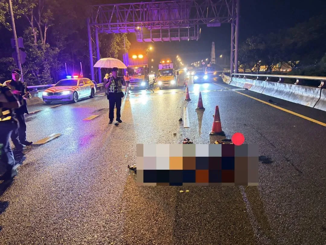 63歲張男跌落至內側車道遭後車追撞，當場死亡。（圖／警方提供）