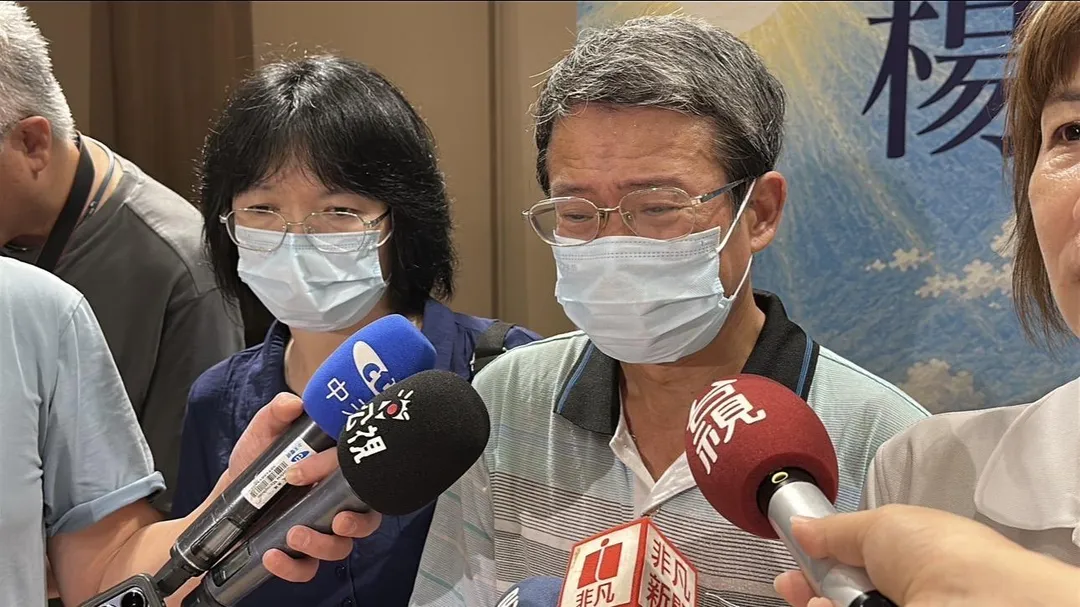 楊爸爸講到傷心處又再度淚崩。（圖／塗豐駿攝）