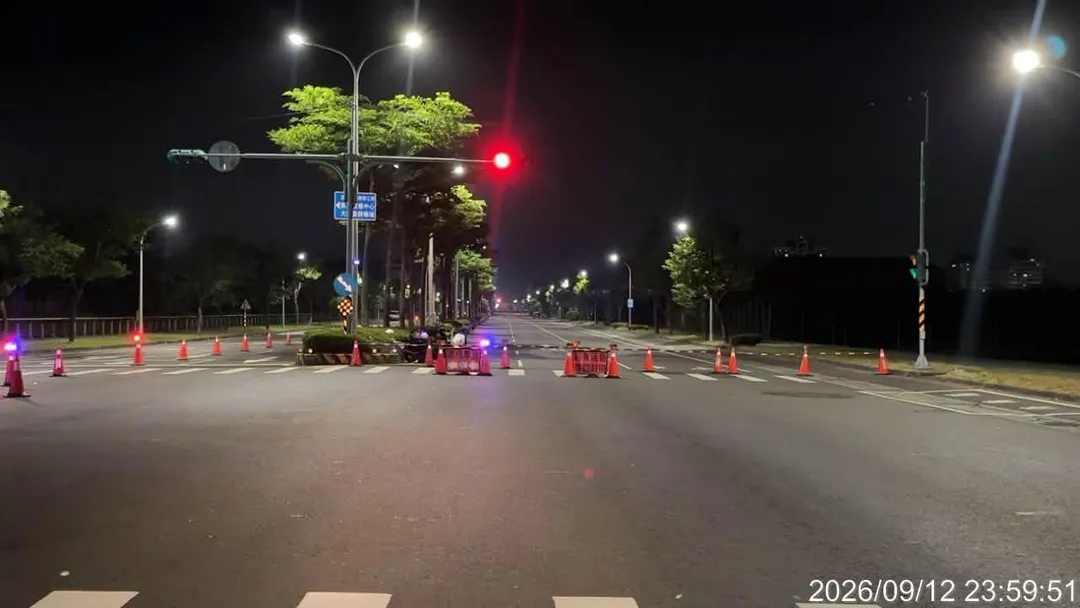 國民黨高市議員邱于軒接獲陳情爆料,民眾抱怨賴瑞隆為了舉辦大寮後援會成立活動,封閉道路長達2天時間。(圖/翻攝自邱于軒臉書)
