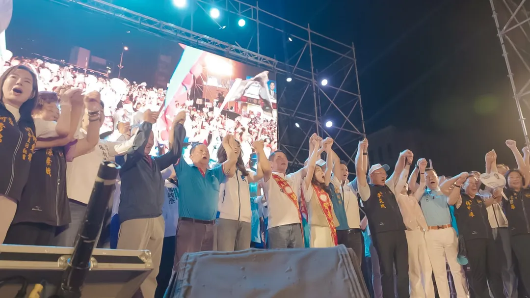 苗栗縣長鍾東錦13日成立競選總部,藍白大咖都到場力挺。(圖/翻攝鍾東錦臉書)