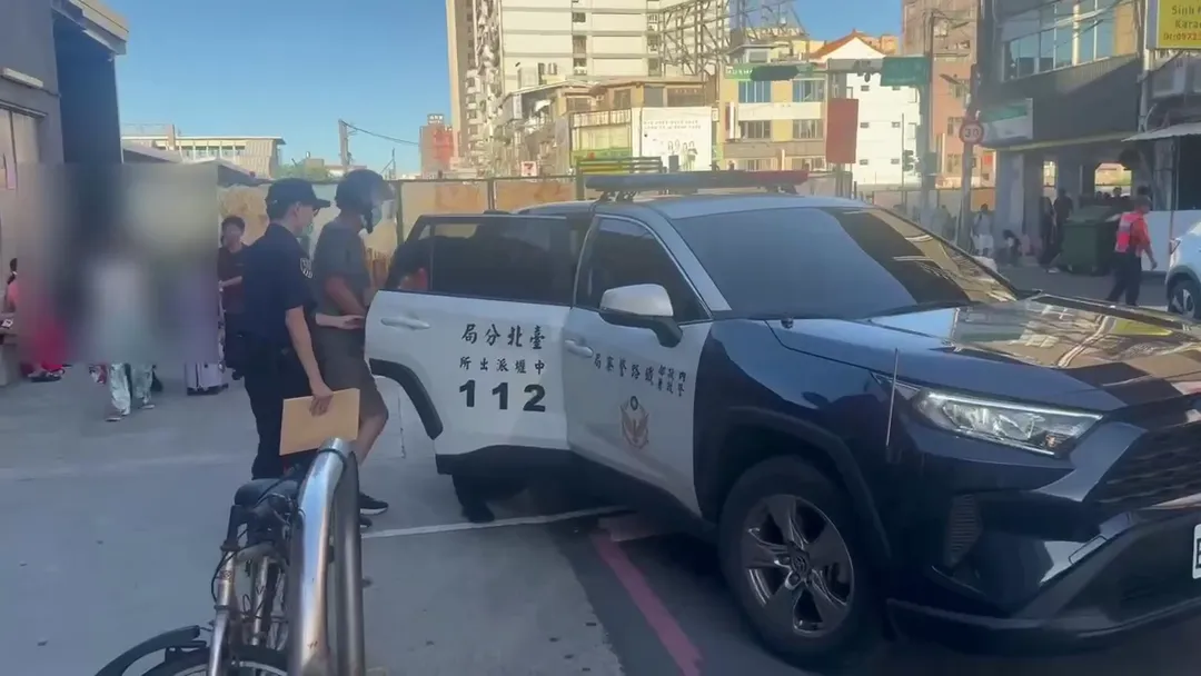 男子酒後謊報在火車攻擊乘客,涉恐嚇公眾遭警方移送。(圖/鐵路警察局台北分局提供)