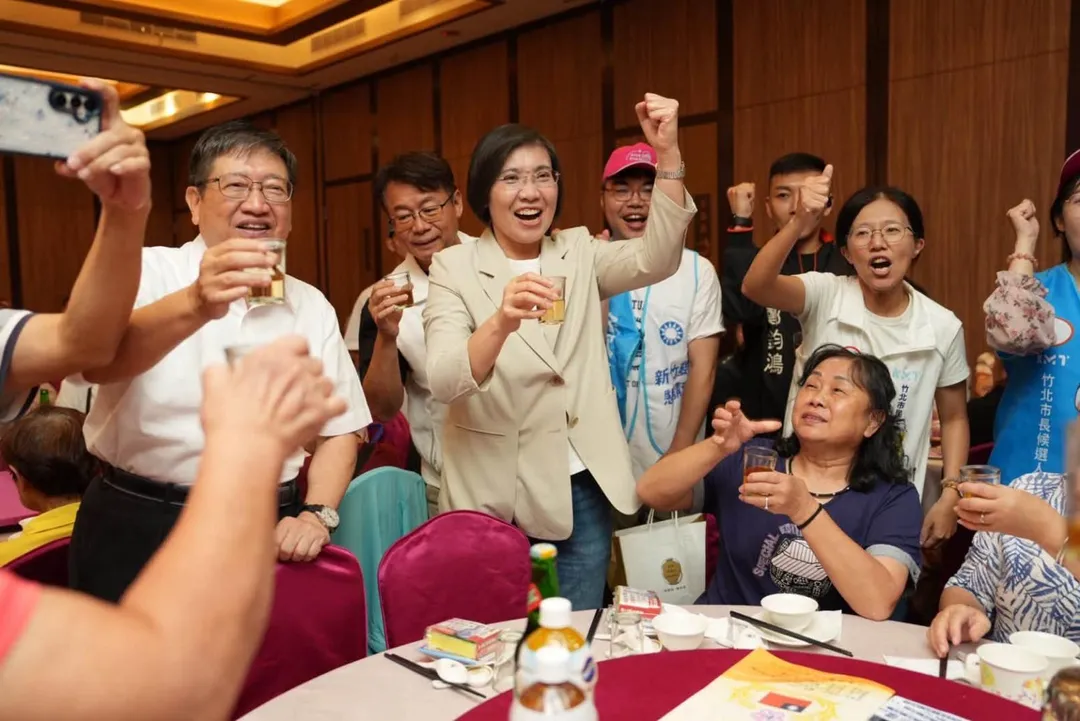 新竹縣現任縣長楊文科身兼國民黨新竹縣黨部主委,在許多場合都展現力挺參選人徐欣瑩的態度。(圖/國民黨新竹縣黨部提供)