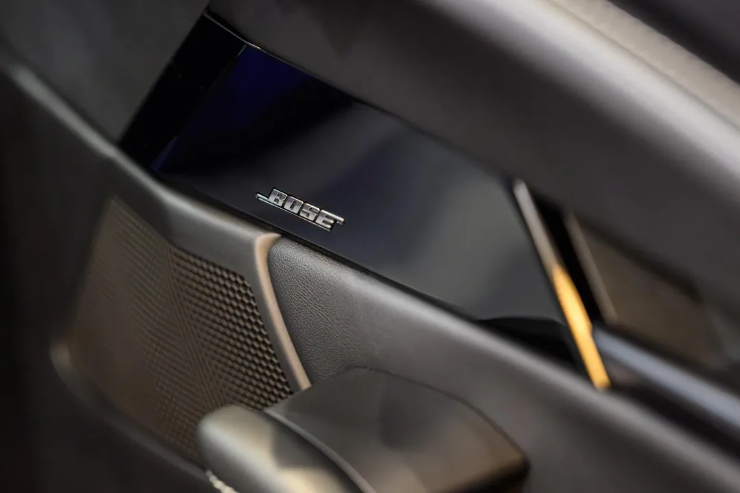 Bose音響加入CX-30 AIR EDITION，提升車內影音質感（圖／中天車享家朱朱哥來聊車）