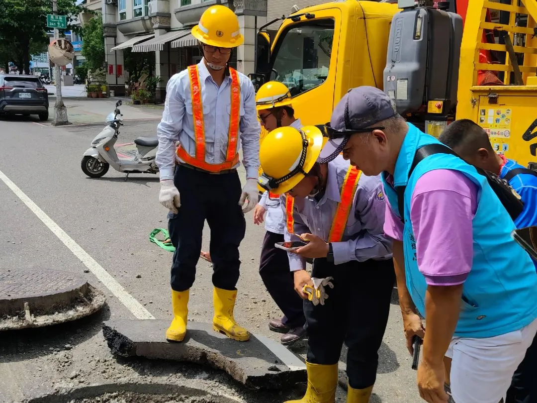 台電派員搶修。（圖／中天新聞）
