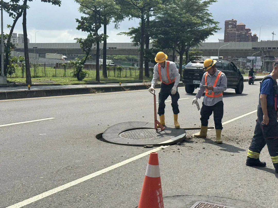 台電派員搶修。（圖／中天新聞）