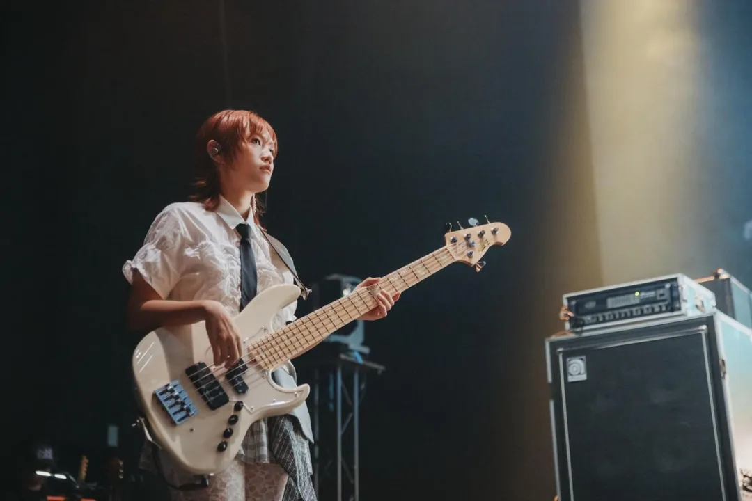 貝斯手婉鈴即將赴美深造，暫離樂團。（圖／遠雄創藝 提供）
