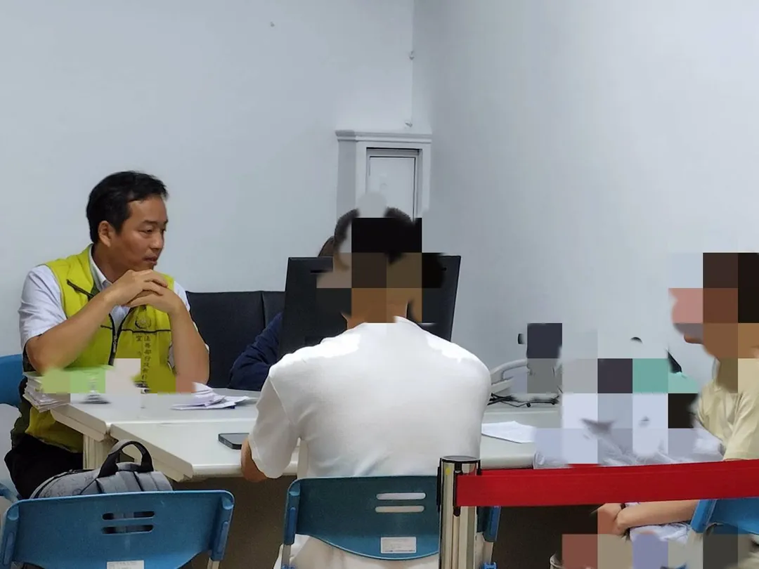 欠稅139萬餘出國遭攔截,基隆水果商管收7小時獲釋。(圖/宜蘭分署提供)