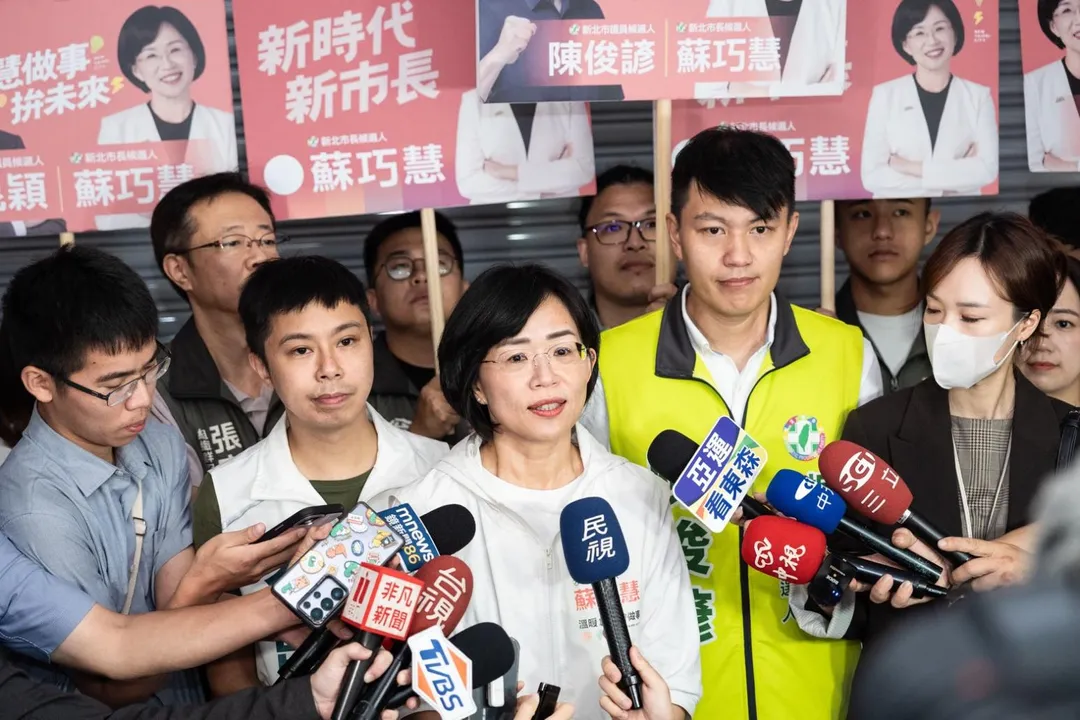 民進黨新北市長參選人蘇巧慧15日接受媒體聯訪，強調AI可用於市政減輕公務人員負擔。（圖／蘇巧慧競辦提供）