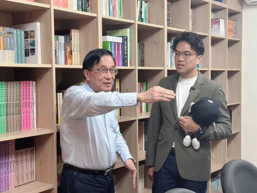 陳致中分享陳水扁與沈伯洋聊天討論的畫面。（圖／翻攝Threads）
