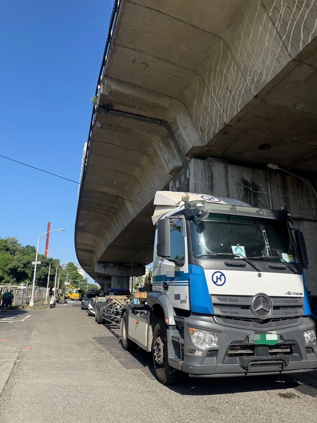 高雄女子監獄前16日上午發生死亡車禍。（圖／警方提供）