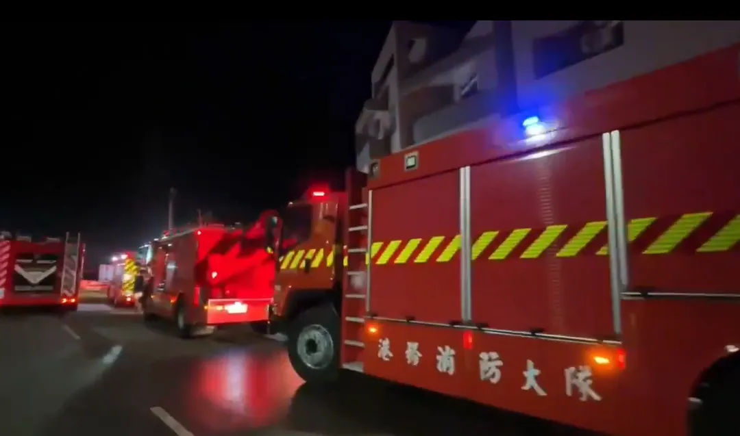 消防總計出動8車14人。（圖／翻攝畫面）