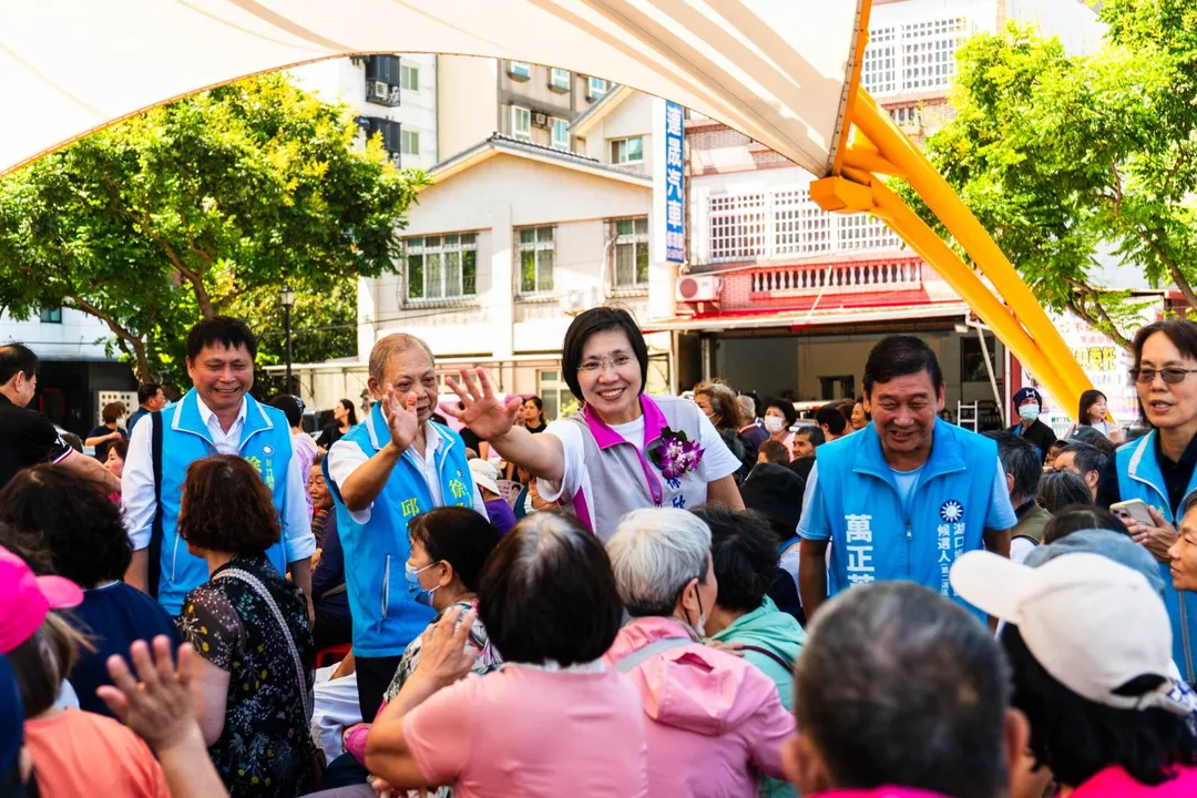 新竹縣長候選人徐欣瑩立委今天出席湖口鄉中興國小通學步道開工典禮，強調要打造一條讓孩子安心、家長放心、行人暖心的步行空間。（照片來源/徐欣瑩辦公室提供）