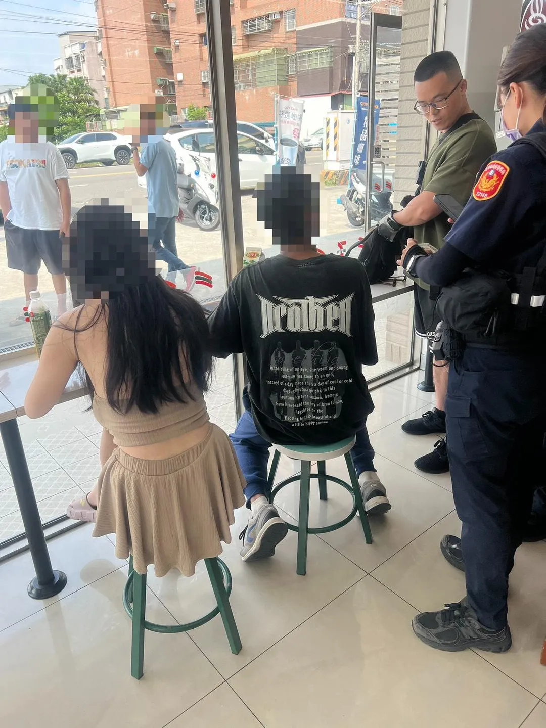 園警分局接獲報案後展開搜尋,於萬丹路超商尋獲尤姓男子。(圖/警方提供)
