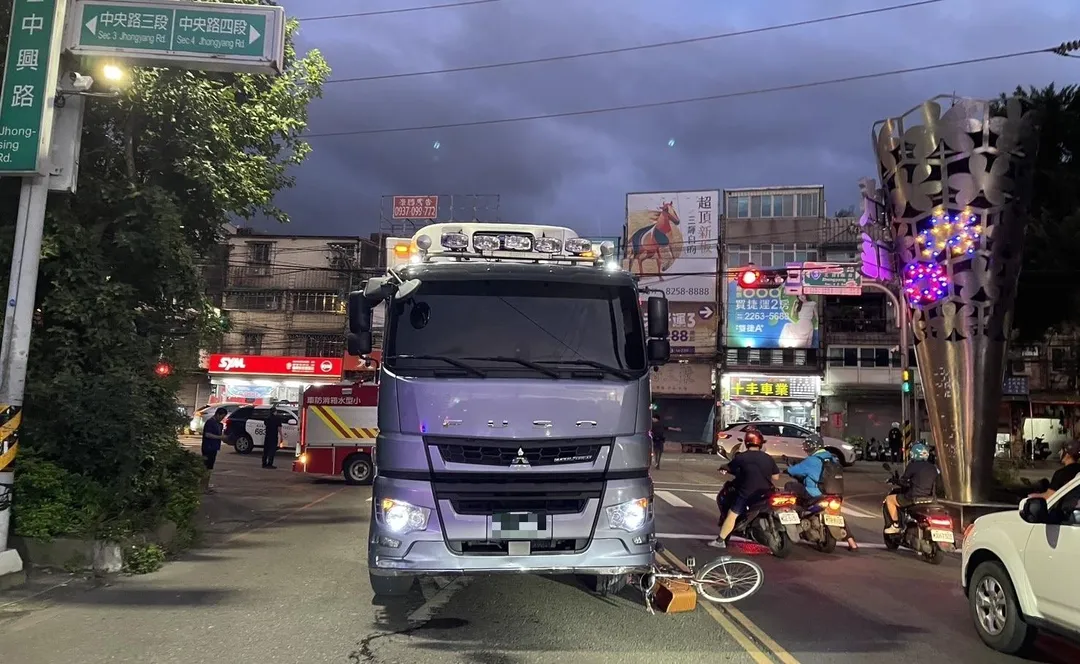 新北土城今日傍晚發生一起死亡車禍。（圖／翻攝畫面）