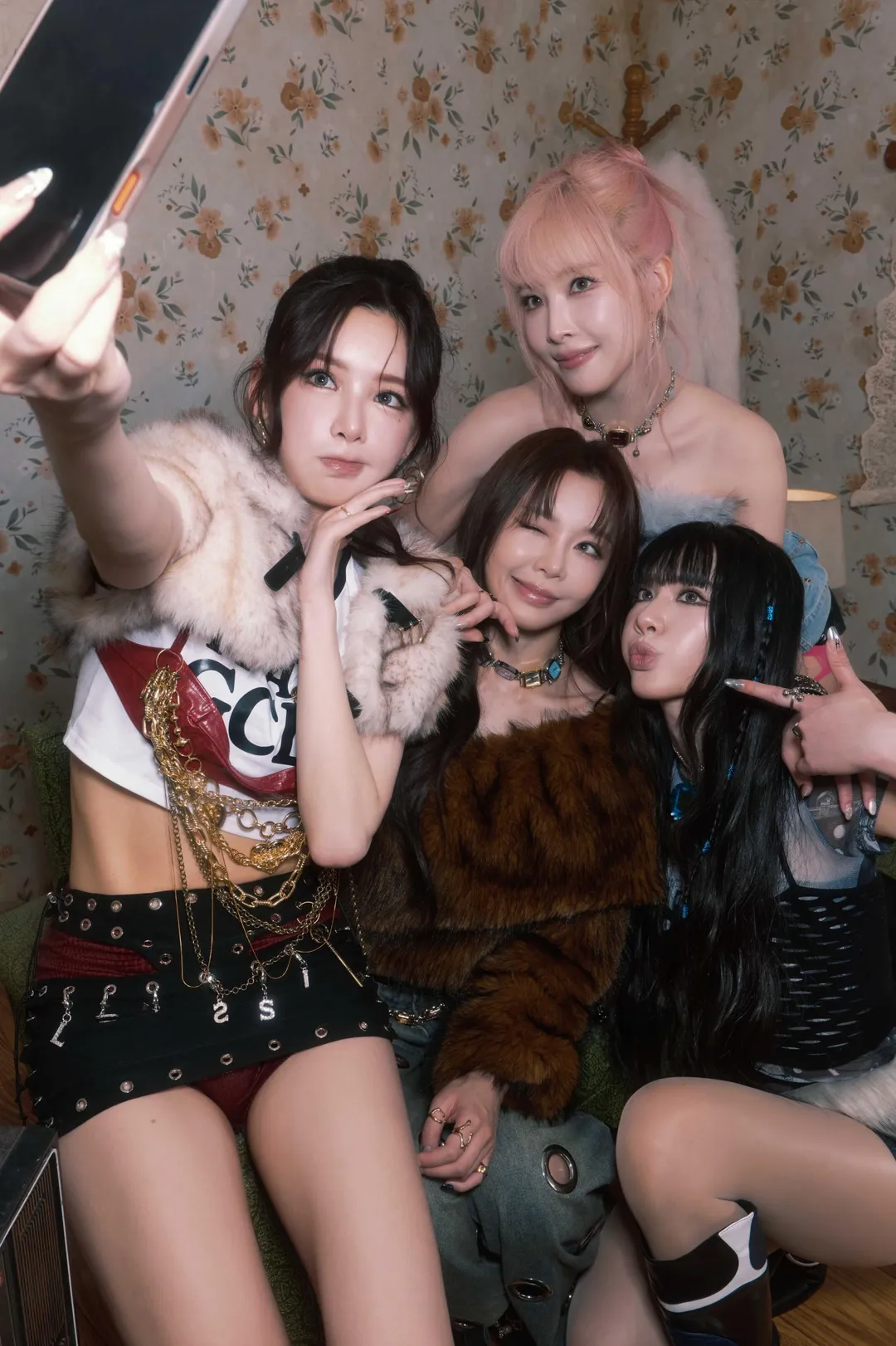 LUVSSI4人皆有啦啦隊背景,坦言曾遇到不少酸言酸語。(圖/LEXX原質娛樂 提供)