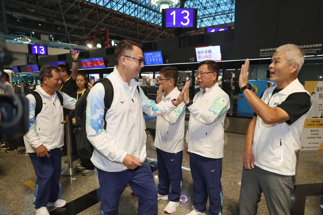 中華奧會主席與運動部次長及代表團醫療長為選手送機。(圖/中華奧會)