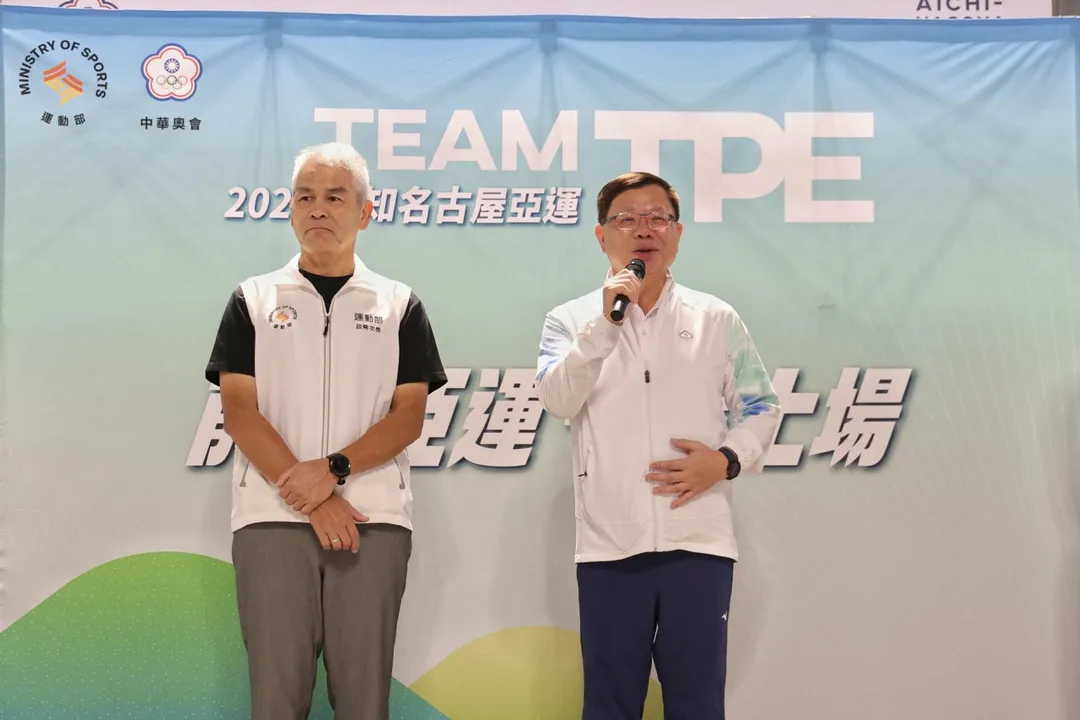 中華奧會蔡家福主席(右)與運動部黃啟煌次長(左),一同勉勵選手。(圖/中華奧會)