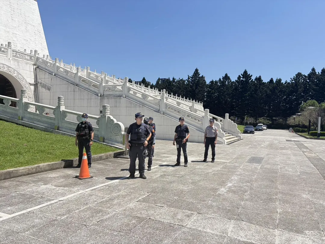 警方派出大批人力地毯式巡邏。（圖／警方提供）