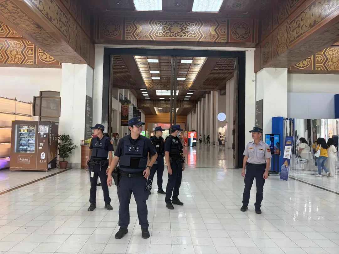 警方派出大批人力地毯式巡邏。（圖／警方提供）
